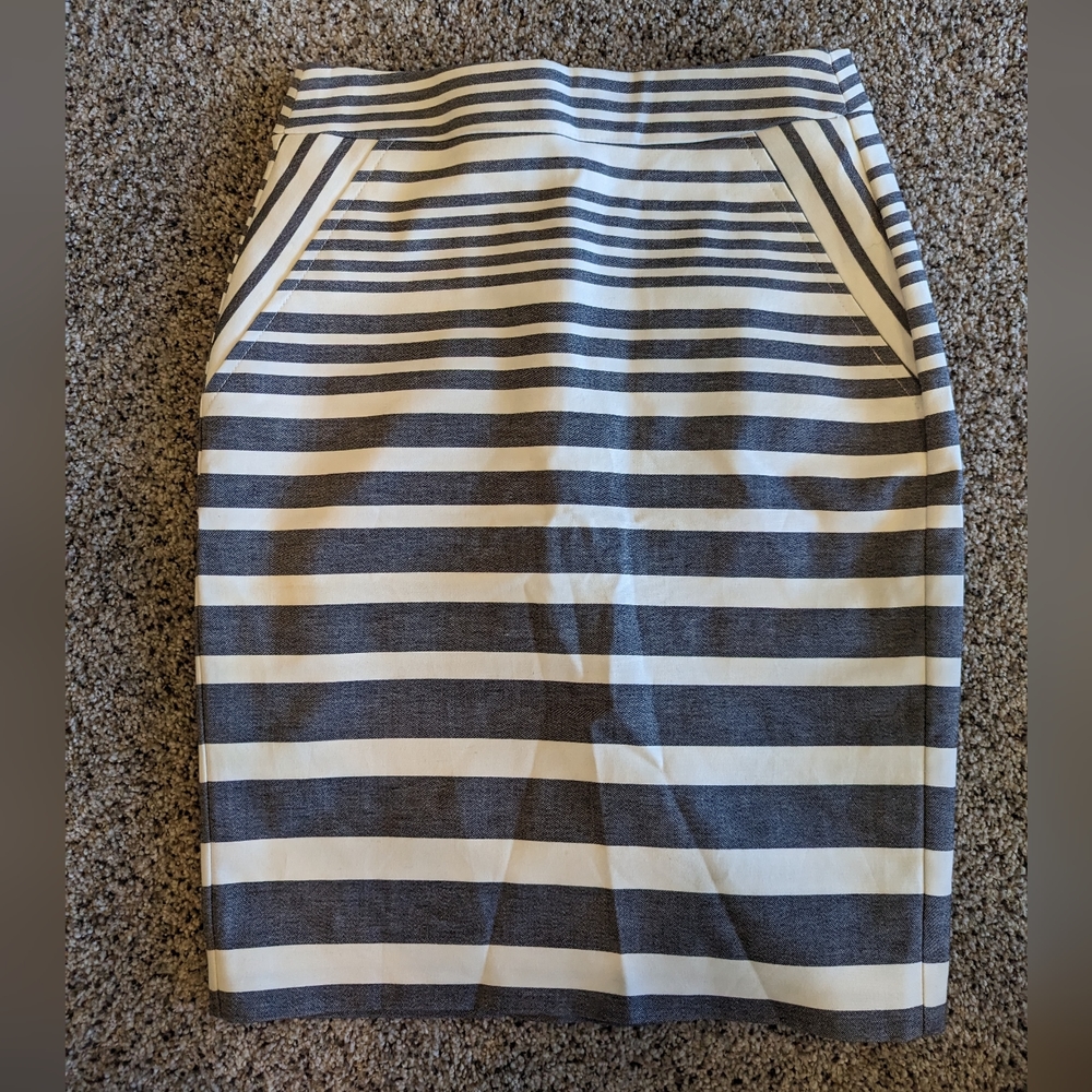 Le Chateau Pencil Skirt. Size 00